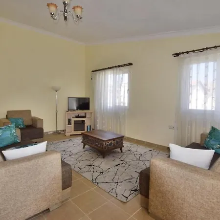 Immaculate 3-bed Duplex In *